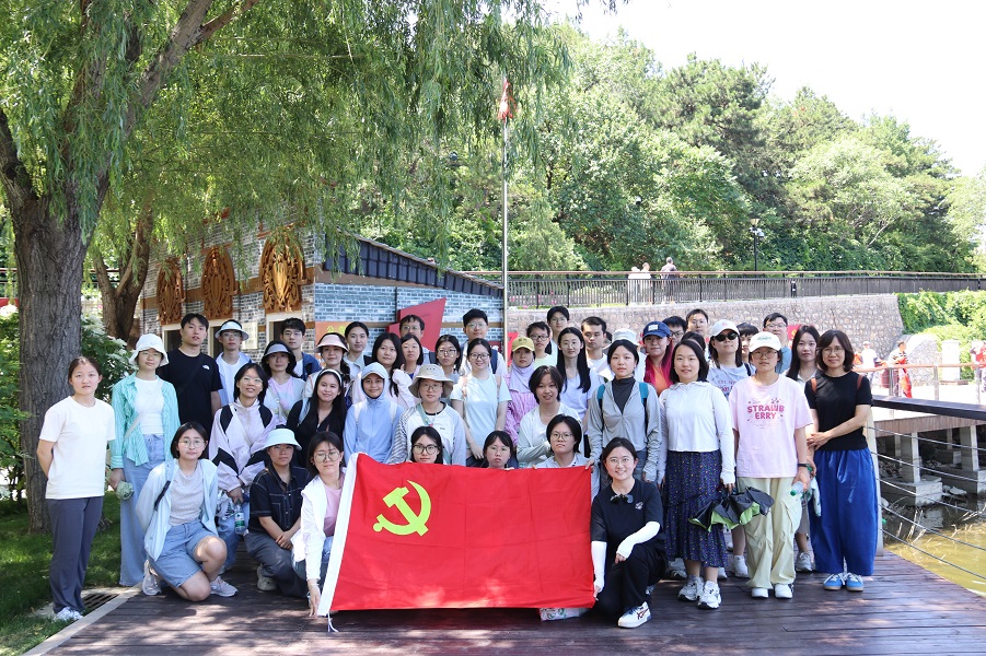 “追寻红船精神，漫步神堂峪栈道”--研究生党总支与华大时空学生会联合党建活动